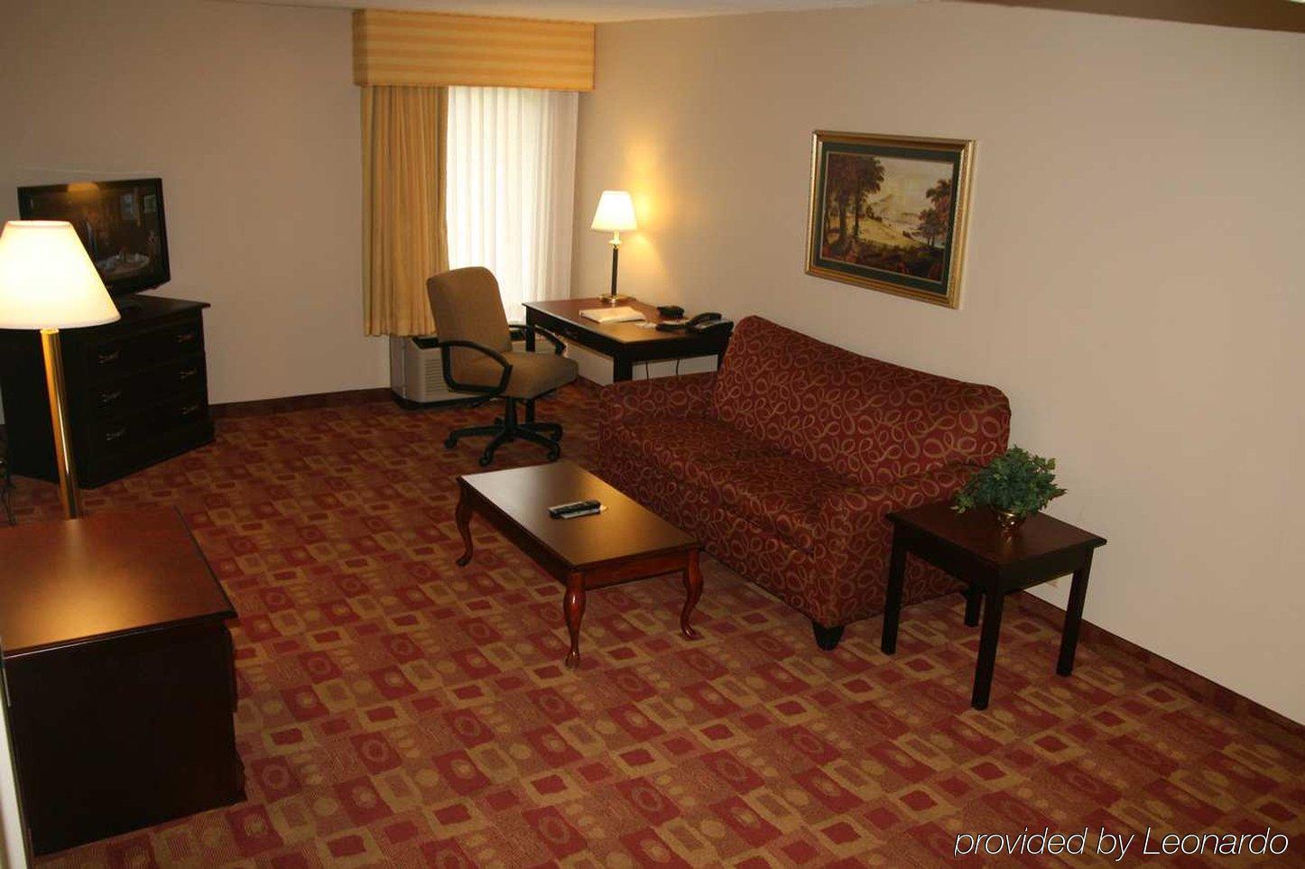 Rome Inn And Suites Exterior photo